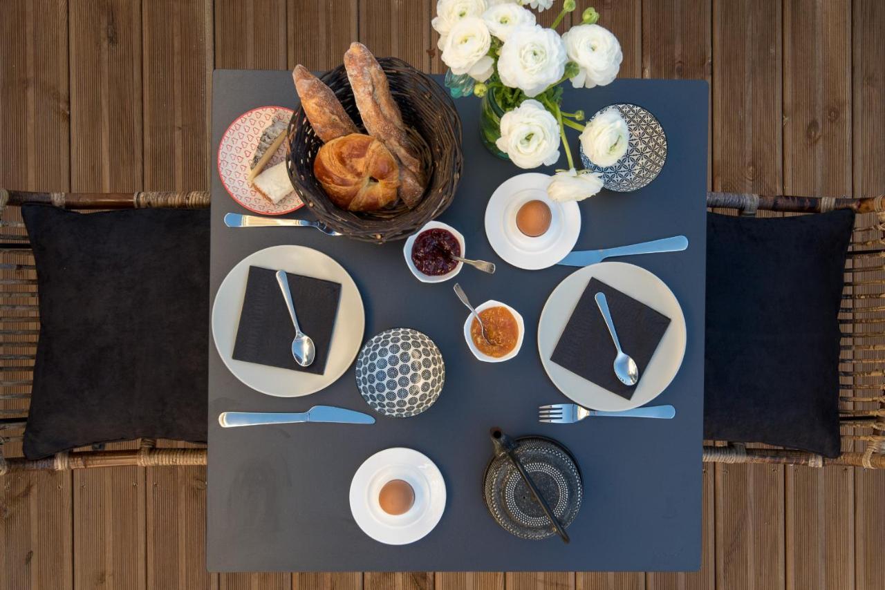 Sur Le Quai Bed & Breakfast การ์กาซอน ภายนอก รูปภาพ