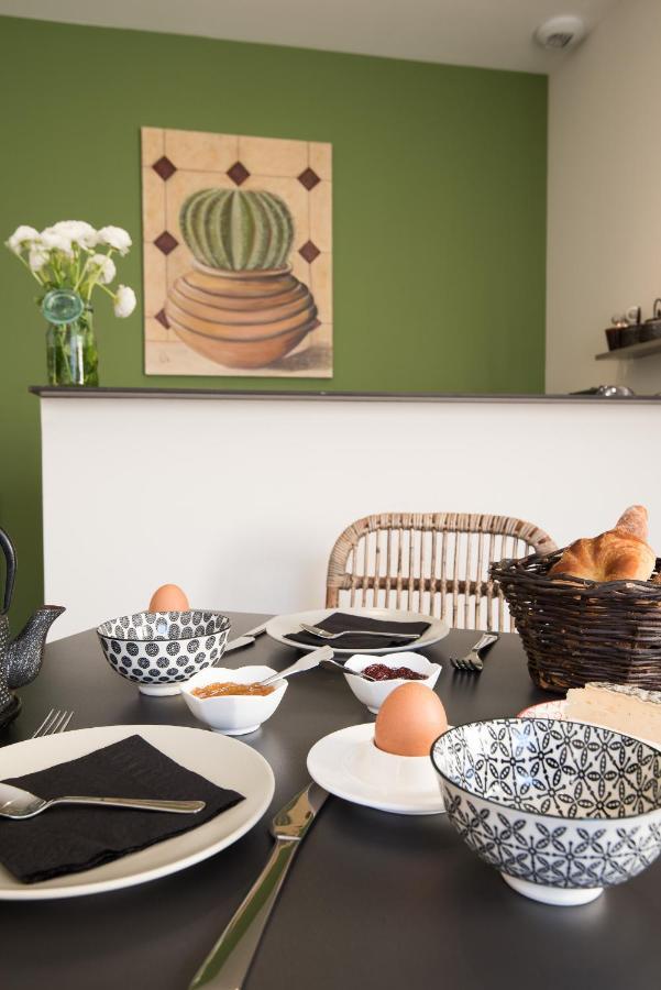 Sur Le Quai Bed & Breakfast การ์กาซอน ภายนอก รูปภาพ