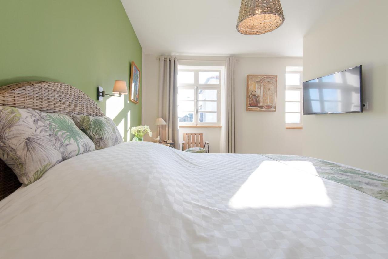 Sur Le Quai Bed & Breakfast การ์กาซอน ภายนอก รูปภาพ